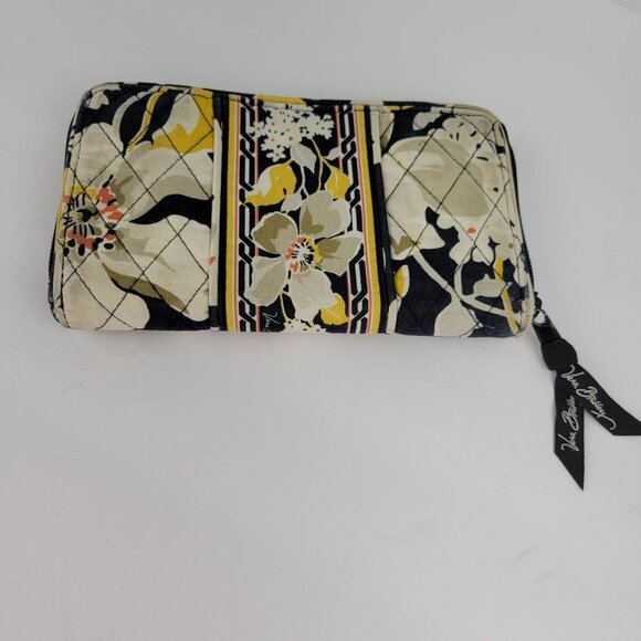 Vera Bradley Dogwood Print Floral Quilted Wallet With Zipper Closure - Picture 2 of 11